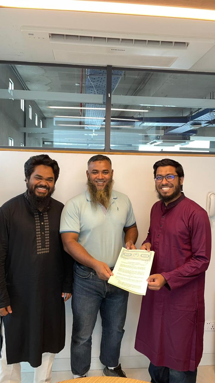 Big Businesses, Small Businesses: How biniyog.io Serves Businesses on Both Ends of the Market 4 A snapshot of agreement signing for a repeat financing for Ahlan Agro