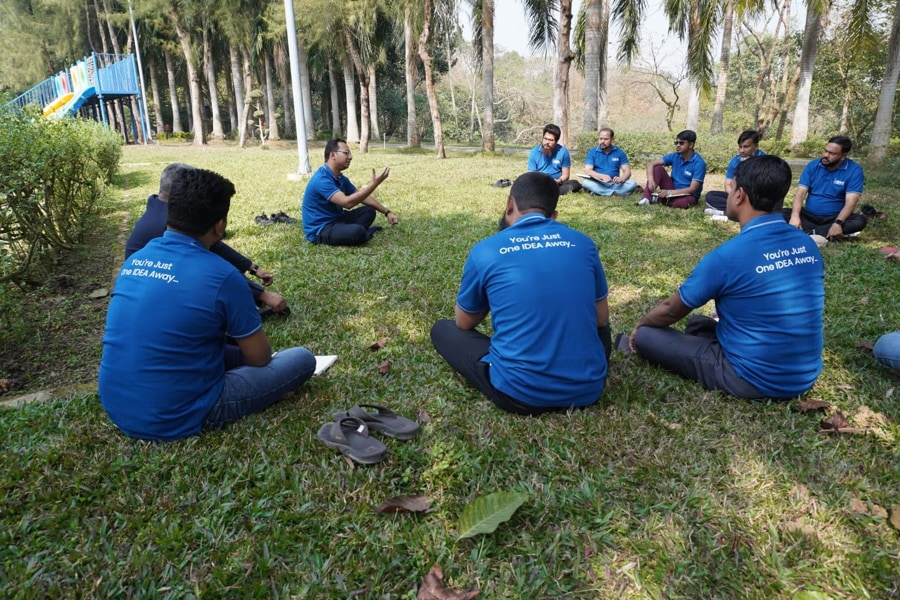 Anupom speaking with iMBA attendees in an outdoor setting